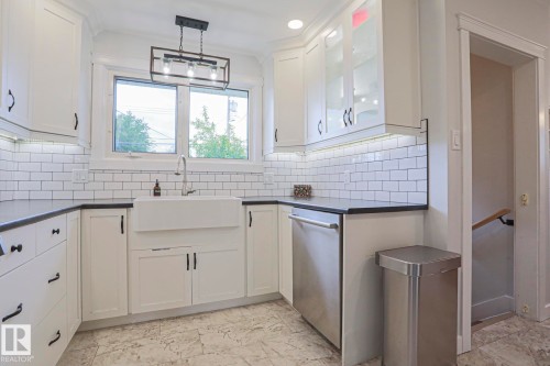4640 102A Avenue Nw, Edmonton, AB - Indoor Photo Showing Kitchen With Upgraded Kitchen
