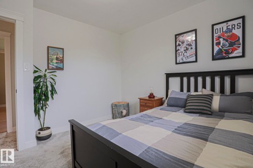 4640 102A Avenue Nw, Edmonton, AB - Indoor Photo Showing Bedroom
