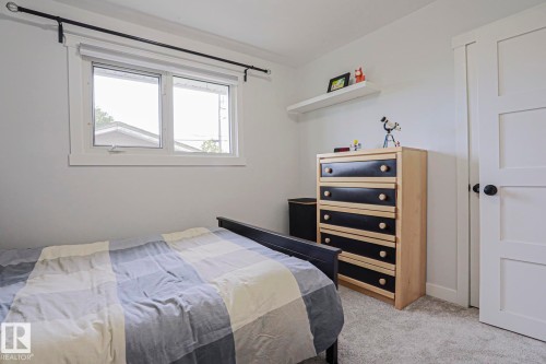 4640 102A Avenue Nw, Edmonton, AB - Indoor Photo Showing Bedroom