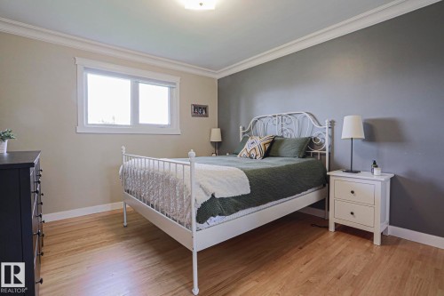 4640 102A Avenue Nw, Edmonton, AB - Indoor Photo Showing Bedroom