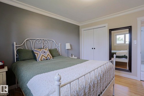 4640 102A Avenue Nw, Edmonton, AB - Indoor Photo Showing Bedroom
