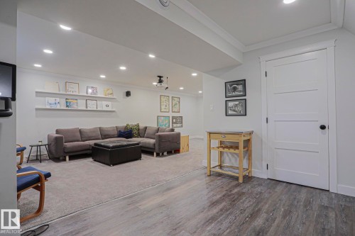 4640 102A Avenue Nw, Edmonton, AB - Indoor