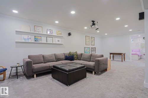 4640 102A Avenue Nw, Edmonton, AB - Indoor