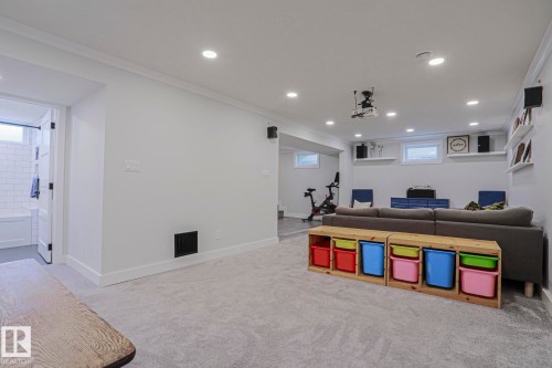 4640 102A Avenue Nw, Edmonton, AB - Indoor