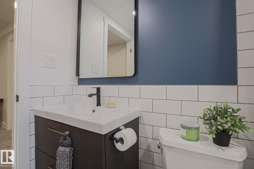 4640 102A Avenue Nw, Edmonton, AB - Indoor Photo Showing Bathroom