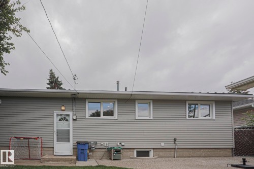 4640 102A Avenue Nw, Edmonton, AB - Outdoor