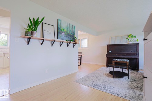 4640 102A Avenue Nw, Edmonton, AB - Indoor