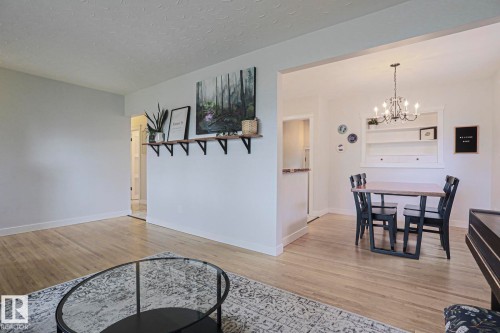 4640 102A Avenue Nw, Edmonton, AB - Indoor