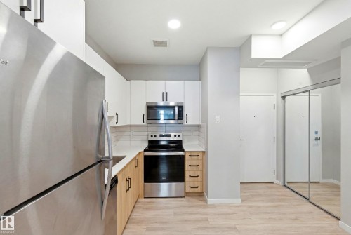#106 856 Secord Bv Nw Nw, Edmonton, AB - Indoor Photo Showing Kitchen