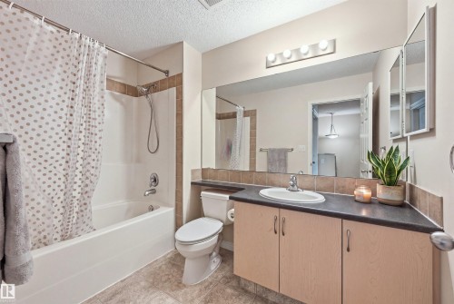 4 piece bath on upper level. - 1516 76 Street Sw, Edmonton, AB - Indoor Photo Showing Bathroom