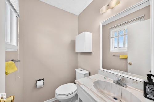 31 Hughes Road Nw, Edmonton, AB - Indoor Photo Showing Bathroom