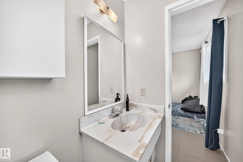 31 Hughes Road Nw, Edmonton, AB - Indoor Photo Showing Bathroom