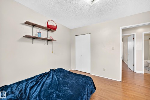 31 Hughes Road Nw, Edmonton, AB - Indoor Photo Showing Bedroom
