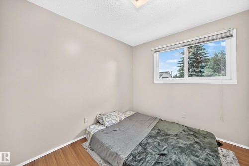 31 Hughes Road Nw, Edmonton, AB - Indoor Photo Showing Bedroom