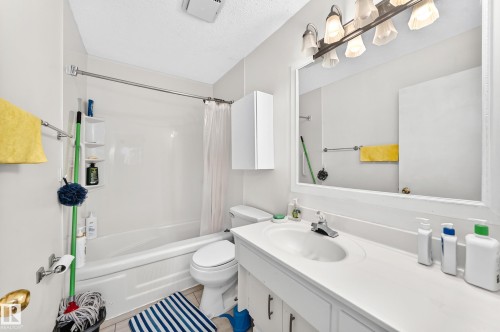 31 Hughes Road Nw, Edmonton, AB - Indoor Photo Showing Bathroom