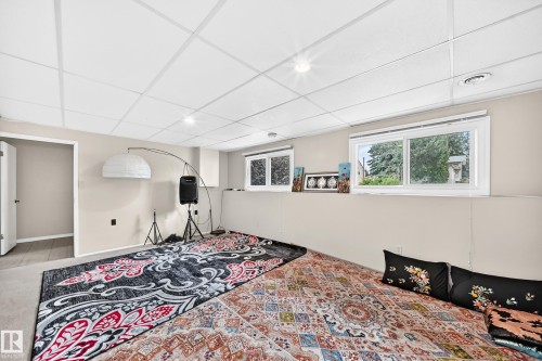 31 Hughes Road Nw, Edmonton, AB - Indoor