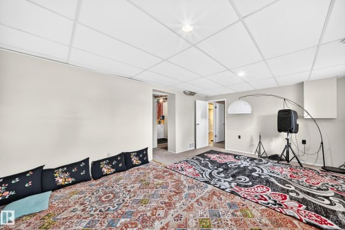 31 Hughes Road Nw, Edmonton, AB - Indoor
