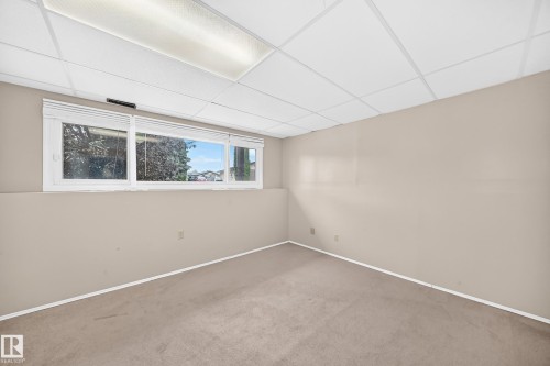 31 Hughes Road Nw, Edmonton, AB - Indoor Photo Showing Other Room