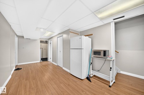 31 Hughes Road Nw, Edmonton, AB - Indoor