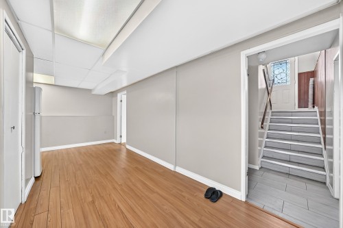 31 Hughes Road Nw, Edmonton, AB - Indoor Photo Showing Other Room