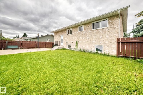 31 Hughes Road Nw, Edmonton, AB - Outdoor