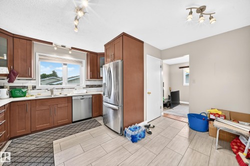31 Hughes Road Nw, Edmonton, AB - Indoor Photo Showing Kitchen With Double Sink