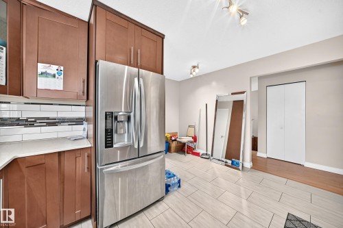31 Hughes Road Nw, Edmonton, AB - Indoor Photo Showing Kitchen