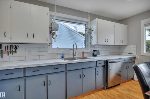 5116 47 Avenue, Leduc, AB - Indoor Photo Showing Kitchen With Double Sink