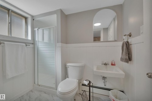 5116 47 Avenue, Leduc, AB - Indoor Photo Showing Bathroom