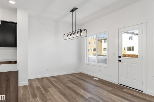 920 18 Avenue Nw, Edmonton, AB - Indoor Photo Showing Other Room