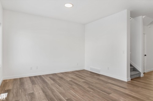 920 18 Avenue Nw, Edmonton, AB - Indoor Photo Showing Other Room