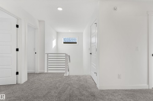 920 18 Avenue Nw, Edmonton, AB - Indoor Photo Showing Other Room