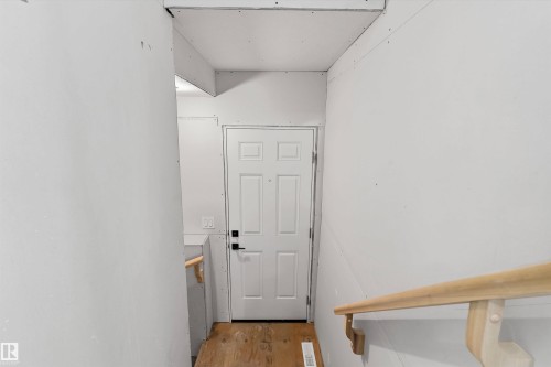 920 18 Avenue Nw, Edmonton, AB - Indoor Photo Showing Other Room
