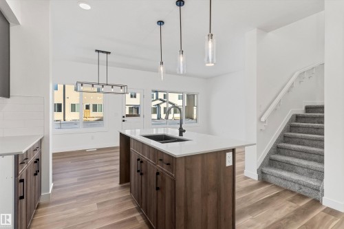 920 18 Avenue Nw, Edmonton, AB - Indoor Photo Showing Kitchen With Double Sink With Upgraded Kitchen
