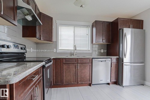 4 Landsdowne Drive, Spruce Grove, AB 