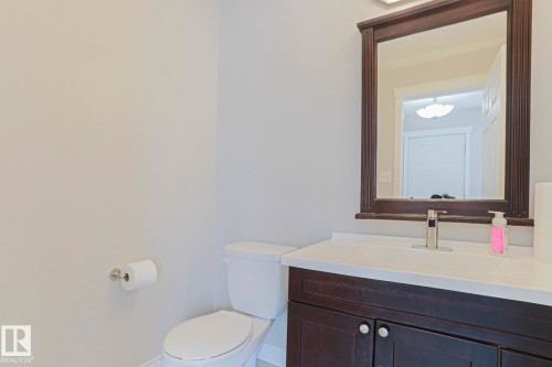 4 Landsdowne Drive, Spruce Grove, AB 