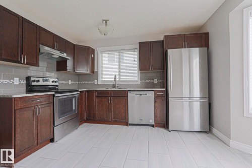 4 Landsdowne Drive, Spruce Grove, AB 