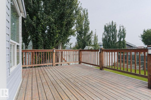 4 Landsdowne Drive, Spruce Grove, AB 