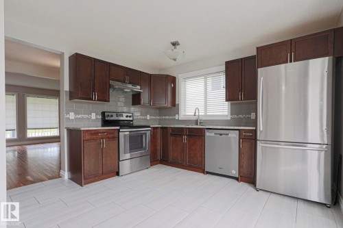4 Landsdowne Drive, Spruce Grove, AB 