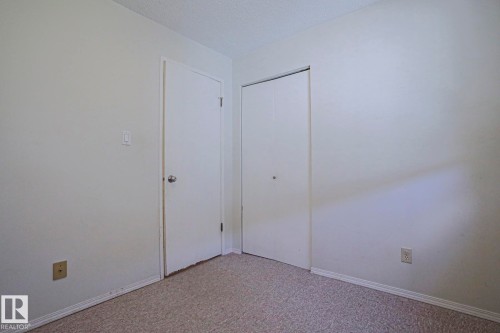 Textured carpeting, white walls, and white trim - #45 1651 46 St Nw, Edmonton, AB - Indoor Photo Showing Other Room