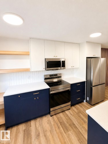 224 Callingwood Two Two Nw, Edmonton, AB - Indoor Photo Showing Kitchen