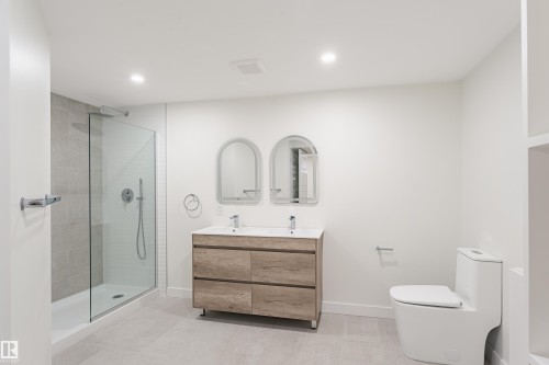 224 Callingwood Two Two Nw, Edmonton, AB - Indoor Photo Showing Bathroom