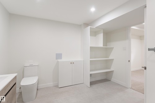 224 Callingwood Two Two Nw, Edmonton, AB - Indoor Photo Showing Bathroom