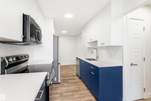 224 Callingwood Two Two Nw, Edmonton, AB - Indoor Photo Showing Kitchen With Upgraded Kitchen