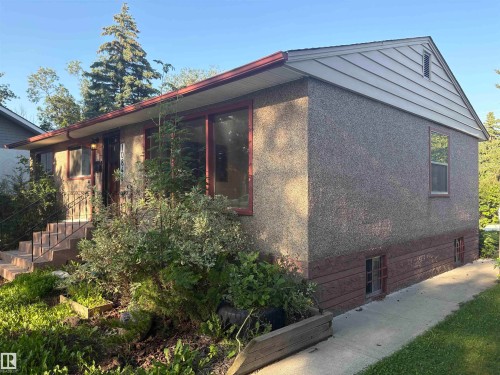 Stucco exterior with an accent siding gable - 10845 140 Street Nw, Edmonton, AB - Outdoor