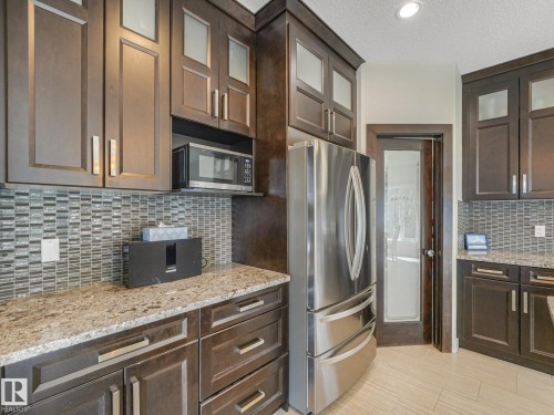 More counter space!! - 30 Shorewood Crescent, Leduc, AB - Indoor Photo Showing Kitchen