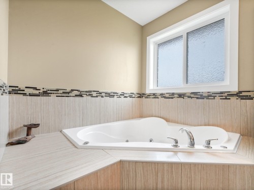 Great space to unwind and enjoy the jacuzzi tub! - 30 Shorewood Crescent, Leduc, AB - Indoor Photo Showing Bathroom