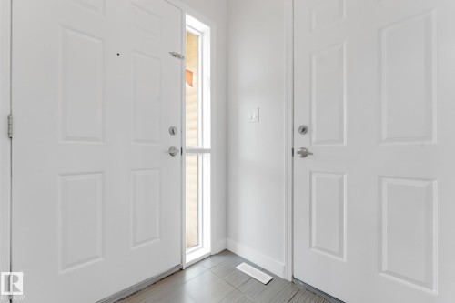 4511 25 Avenue Nw, Edmonton, AB - Indoor Photo Showing Other Room