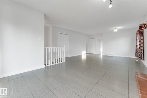 4511 25 Avenue Nw, Edmonton, AB - Indoor Photo Showing Other Room