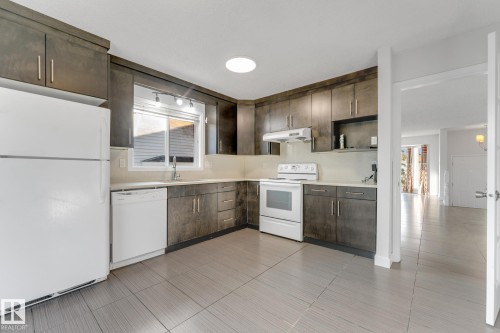 4511 25 Avenue Nw, Edmonton, AB - Indoor Photo Showing Kitchen